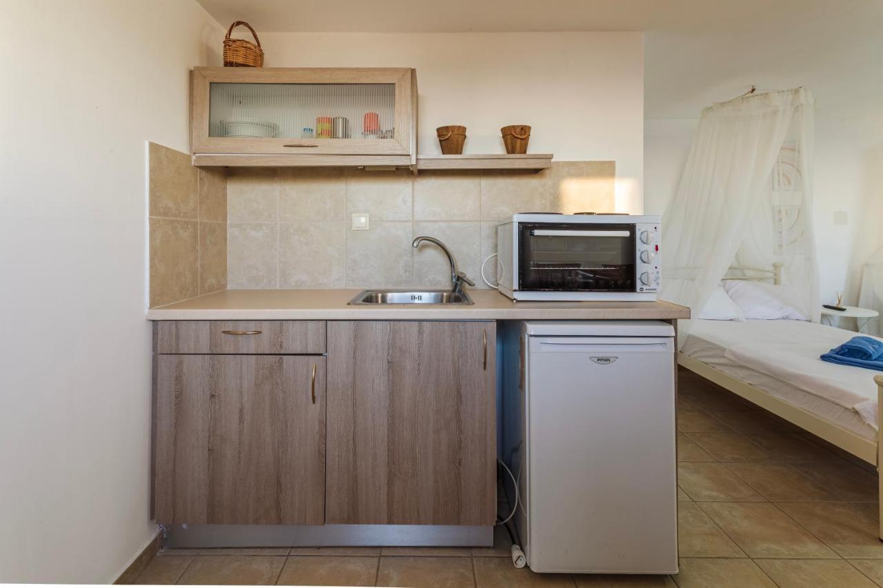 Mani Summer Escape - Spacious Home, Fully Equipped Lévktron Eksteriør billede